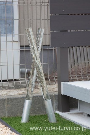 モノトーンでまとめたシックなデッキ ラス...