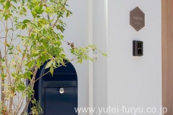 ヘキサゴンタイルが際立つシンプルモダン外...