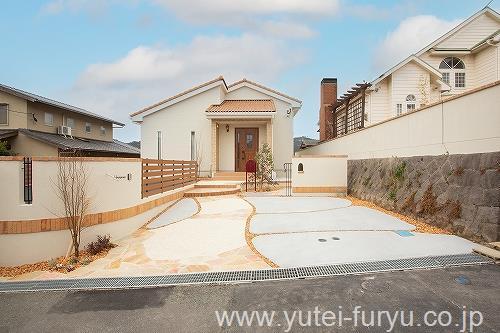 宗像市 新築外構施工事例｜曲線のリズムが...