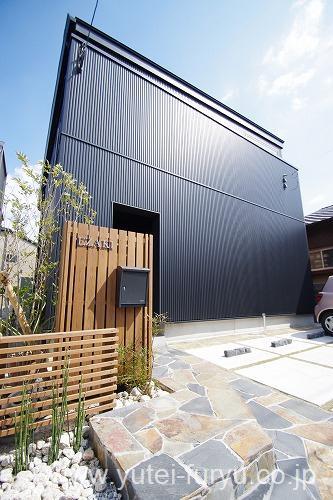 北九州市 新築外構施工事例｜木製門袖とシ...