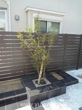 テラスと花壇と砂場をタイルで | 福岡・...