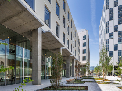 図版：神奈川工科大学 看護医療棟