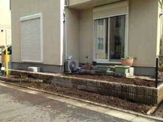 狭山市 I様邸 自然石をアクセントにした...