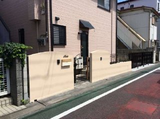 さいたま市：エルマージュ門扉とデザインフェンスが可愛い塗り壁　　エクステリア・外構