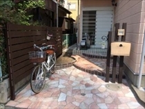 埼玉県川越市：大分出来上がってきました、植栽をして完成です。