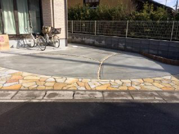 上尾市 O様邸 塗り壁とタイルの2素材使...