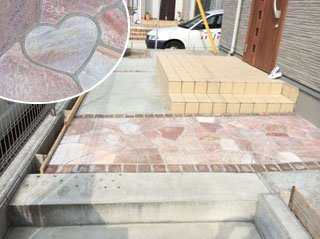 埼玉県東松山市：ハートがお気に入り！優しい色合いの自然石乱貼り玄関ポーチ　　玄関　ポーチ　外構