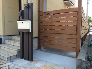 ディーズガーデンのティーンバー・コレット、照明はアイビーでまとめました。この後、カンナを設置します。坂戸市　フェンス　駐輪場