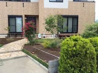 坂戸市：目隠しのためにセランガンバツ材でフェンスを造ります。施工前です。