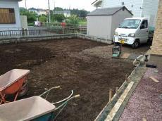 入口付近も掘削が始まりました　日高施工中