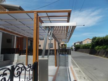 さいたま市新築外構　駐車場オーバードア