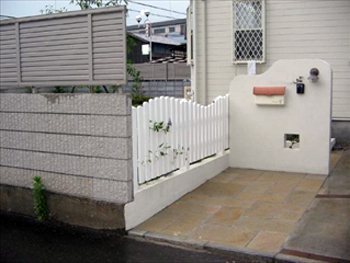 アメリカンウッドフェンスが気に入っています。ポストと表札もいい感じです。