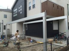 ふじみ野市　新築外構　カーポートの柱を立てました