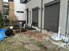 富士見市　アイアンウッド下、砂利敷き準備作業