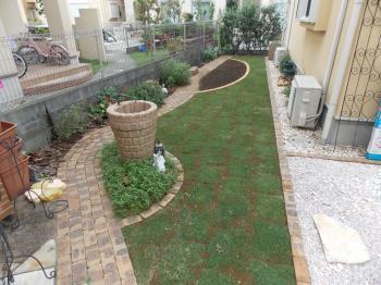 川越市　リフォームガーデン完成　省管理型コウライ芝TM9