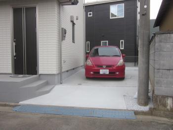 駐車場が斜めで困っていましたが、緩やかな坂にしてもらい駐車しやすくなりました！