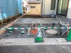 上尾市　駐車場には土間コンクリートを打ちます