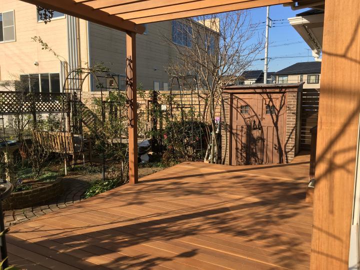 鶴ヶ島市　古くなってしまったウッドデッキとパーゴラをアイアンウッドで造りなおしました