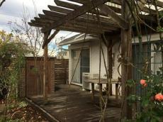 鶴ヶ島市　設置後10年で朽ちてしまったデッキ・パーゴラ