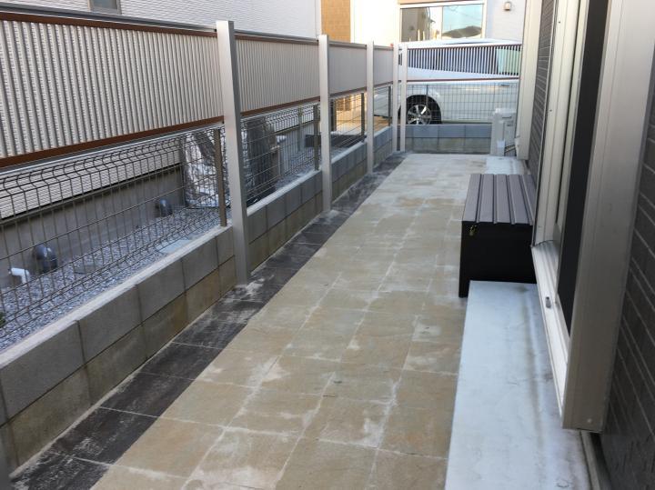 川越市　インターロッキングで雑草対策