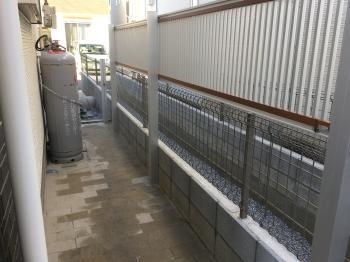 川越市　建物脇通路もインターロッキングでスッキリ