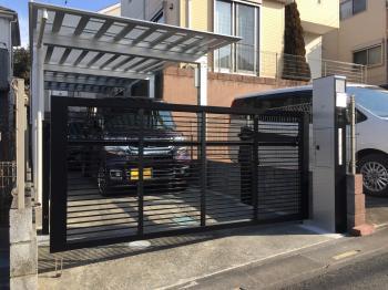 毛呂山町　リフォーム外構　2連結カーポート　オーバードア　機能門柱完成