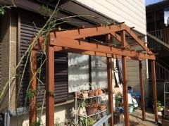 川越市　お家の形をしたパーゴラ
