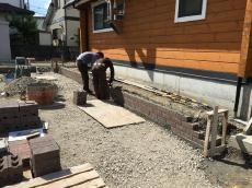 川越市　土留め兼花壇造作中