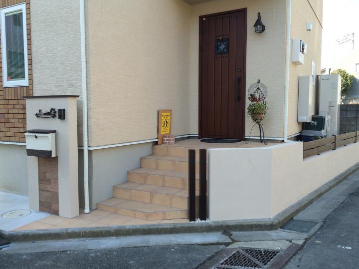 川越市Y様邸　お家に合わせた優しい色合いの門柱と塗り壁