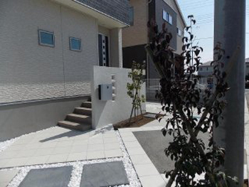 北足立郡伊奈町 U様邸 白砂利とタイルが...