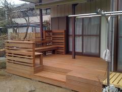 川越市：お庭のテーブルセットとお揃いのアイアンウッドデッキ