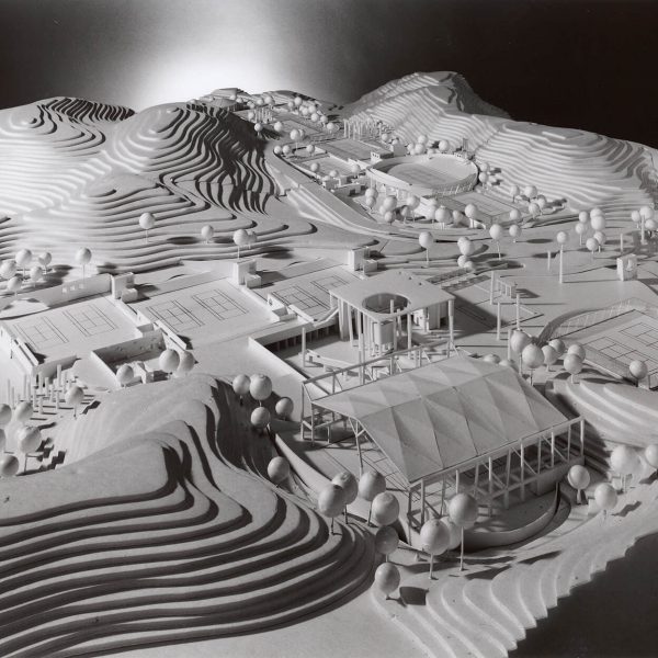 森のテニス施設