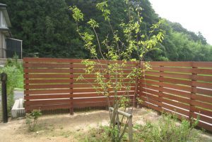 天然木、ウリン材フェンスとアールの壁、、山陽小野田市　Y邸