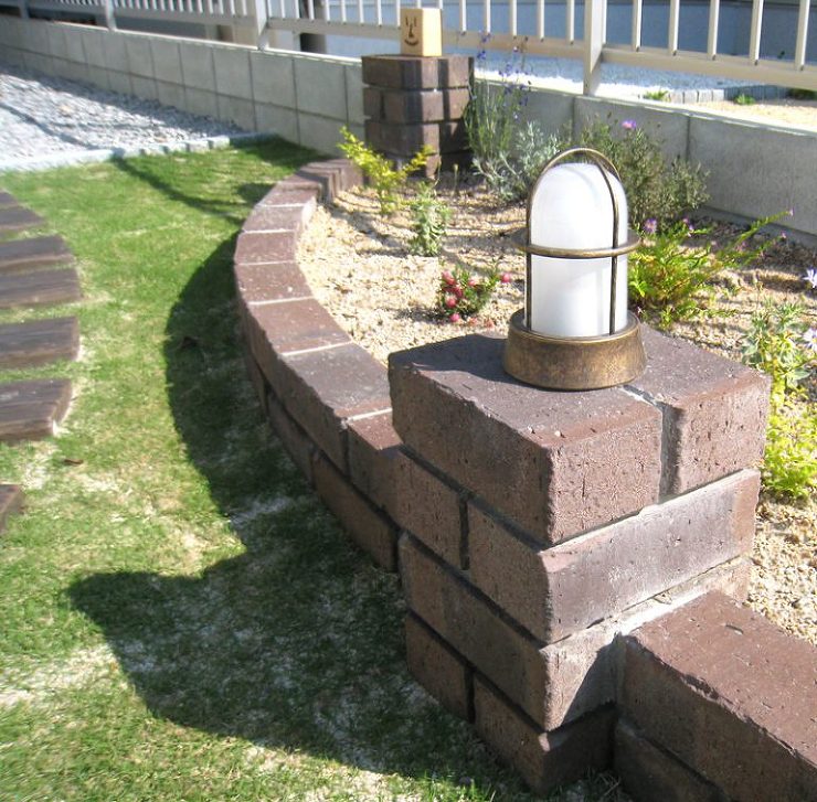 ナチュレと石貼りテラスとで　リ・ガーデン　大皿邸