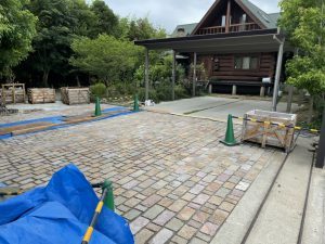 山口市M様邸　素敵なログハウス 広いファサードを石貼りで！