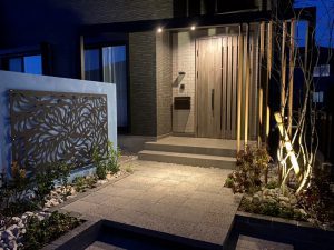 シンボリックな門袖！夜の表情もまた格別です　山口市N様邸