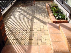 カーポートとレンガ敷きでリフォームエクステリア　山口市F邸