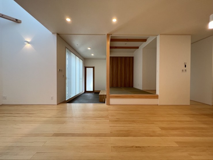 常総市「土間空間のある箱型の家」 | 回...