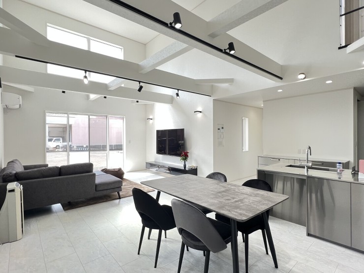 古河市「吹抜け大空間のある家」 | イン...