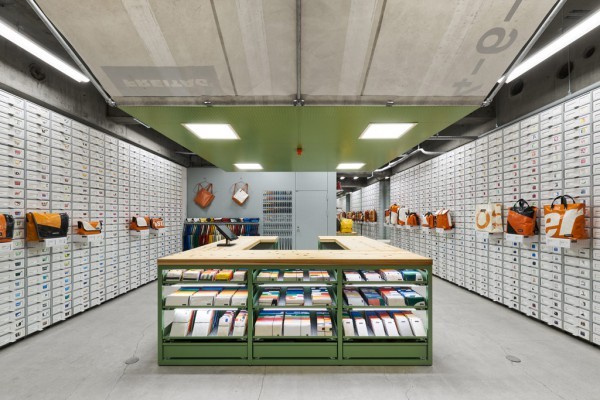 FREITAG Store Osaka ...