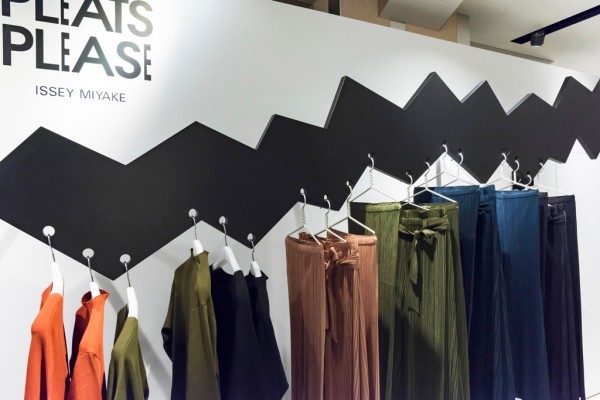 PLEATS PLEASE ISSEY ...