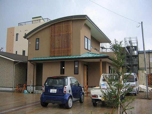 静岡県浜松市のまるい片流れ屋根の家