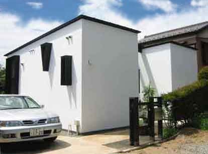 しっくいの白いキューブ−稲毛の家−青戸信...