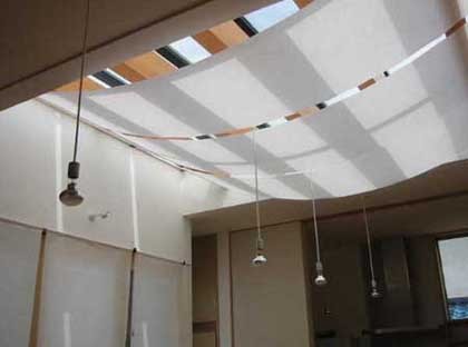 しっくいの白いキューブ−稲毛の家−青戸信...