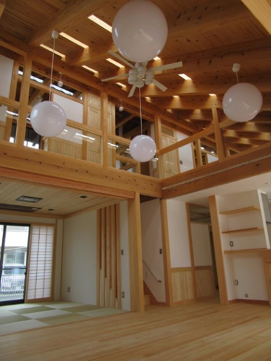 大きな土壁のアンティークハウス−桑橋の家...