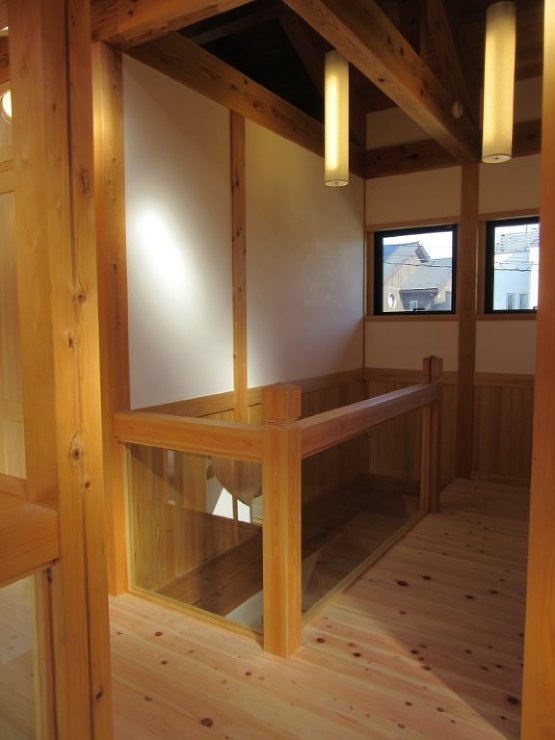 大きな土壁のアンティークハウス−桑橋の家...