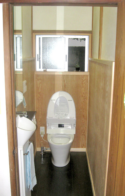 省エネで 清潔感のあるトイレに