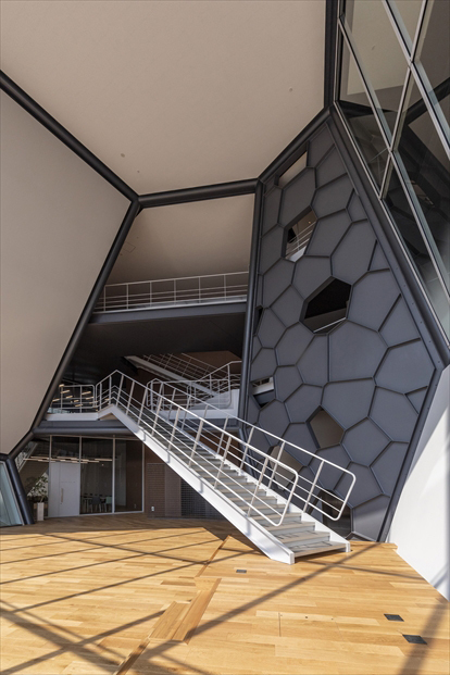 “Steel Nest” Sanei C...