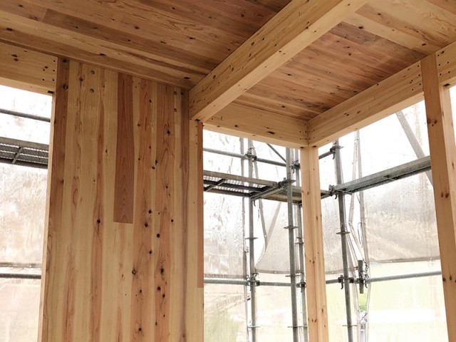 木造の2階建ての社員寮。LC-core構...