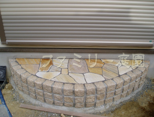 奈良　外構　乱形石　施工例 - ファミリ...